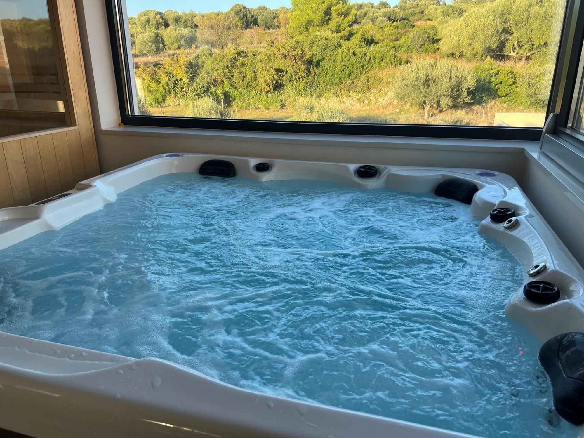 Seaview Amy - Private Pool, Sauna & Jacuzzi Villa *